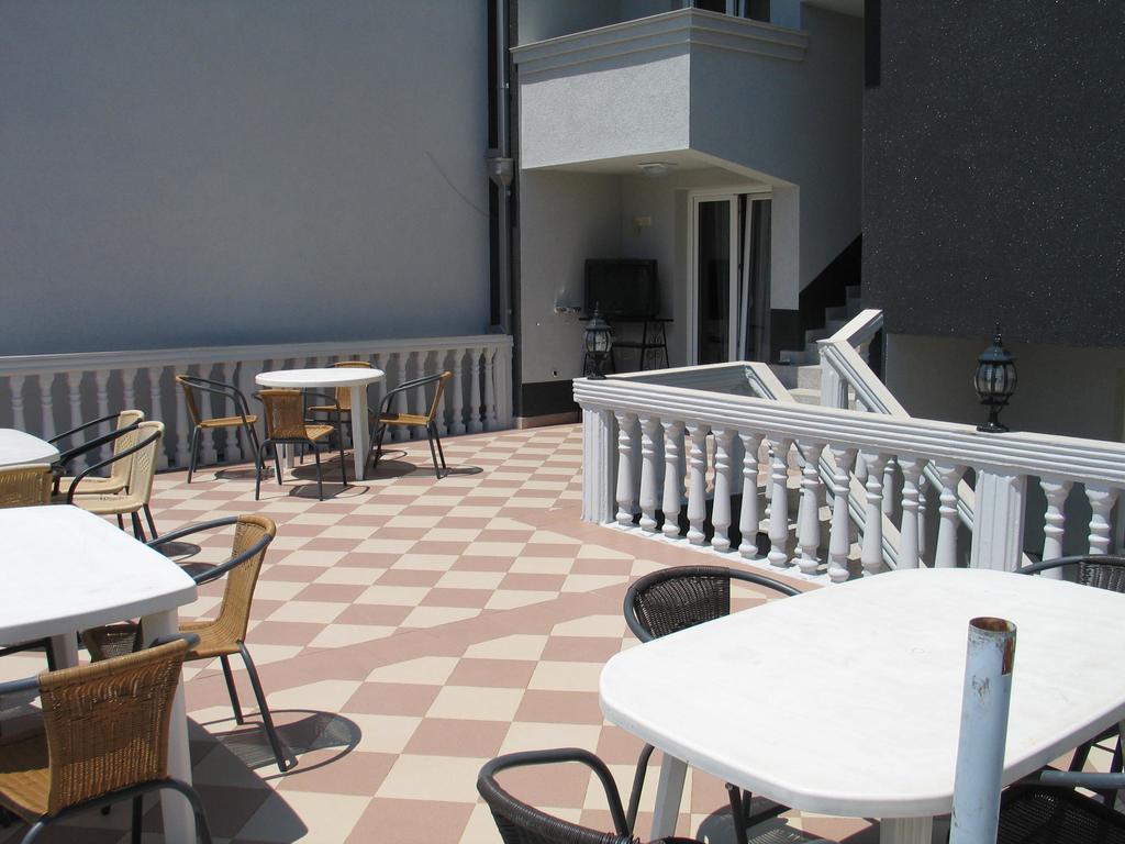 Guest House Dena Добра Вода Екстер'єр фото
