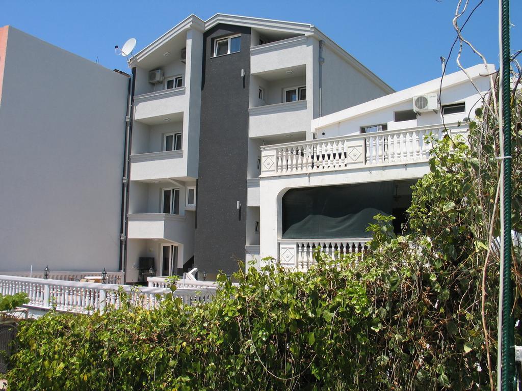 Guest House Dena Добра Вода Екстер'єр фото